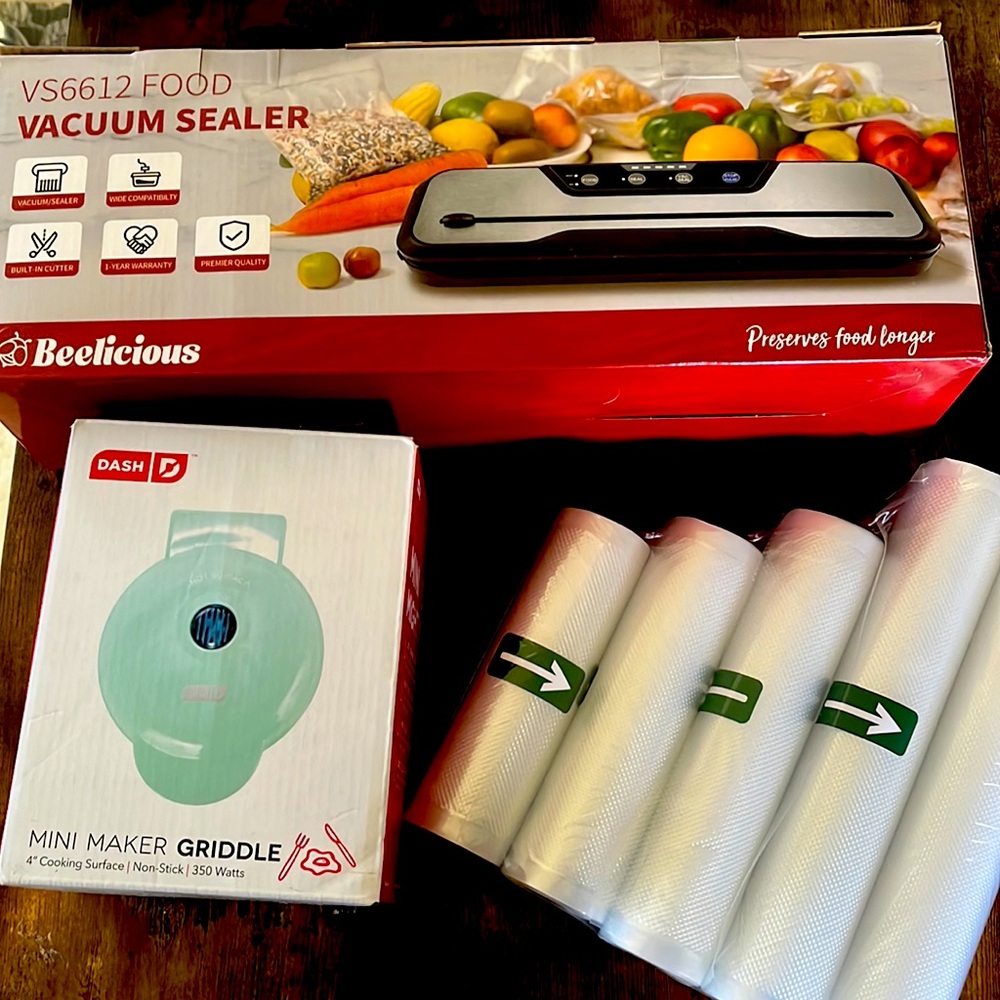 Food Vacuum Sealer & Extra bags & a Mini Griddle